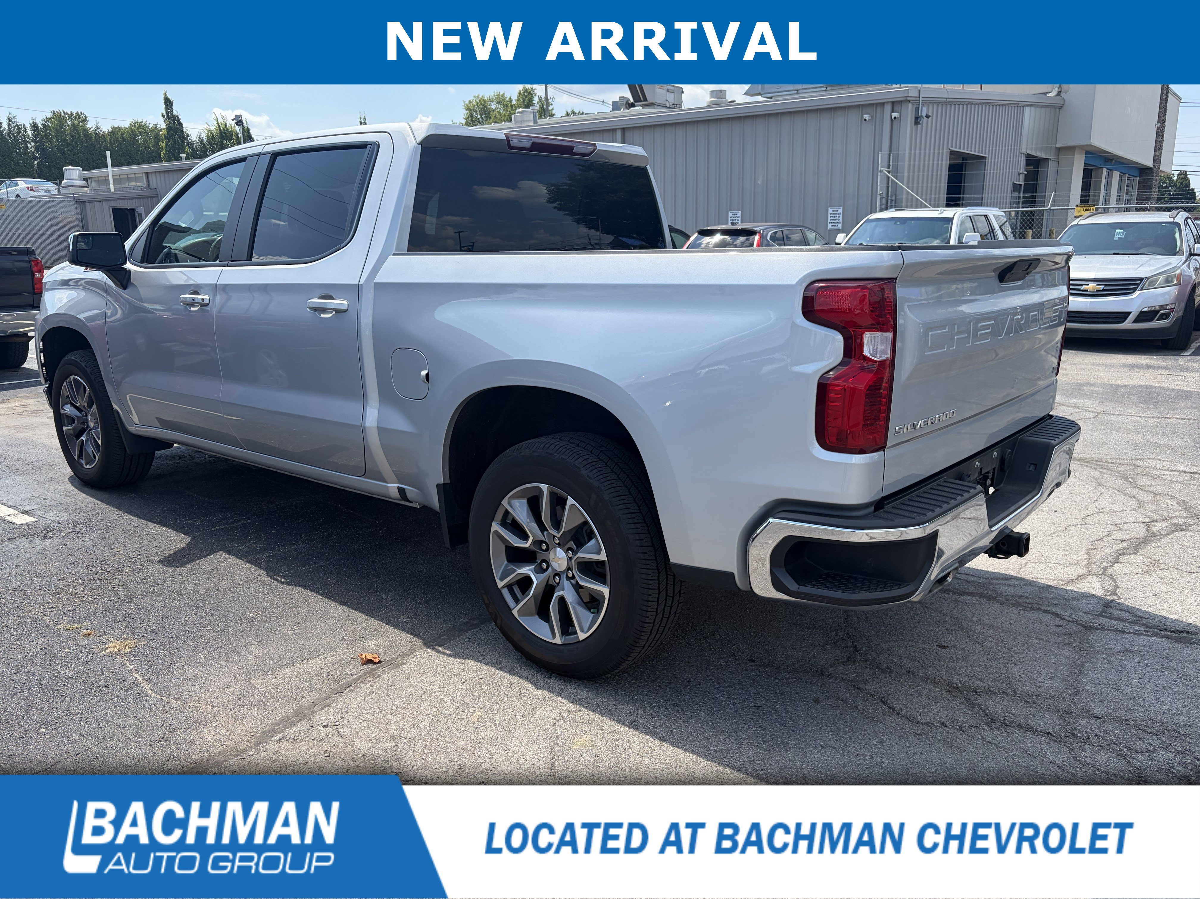 Used 2022 Chevrolet Silverado 1500 LT AWD/4WD image 4