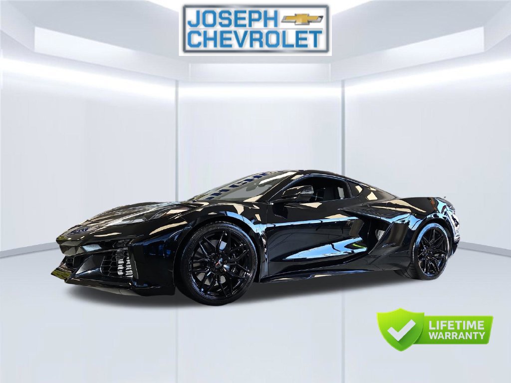 Used 2025 Chevrolet Corvette Z06 RWD image 3