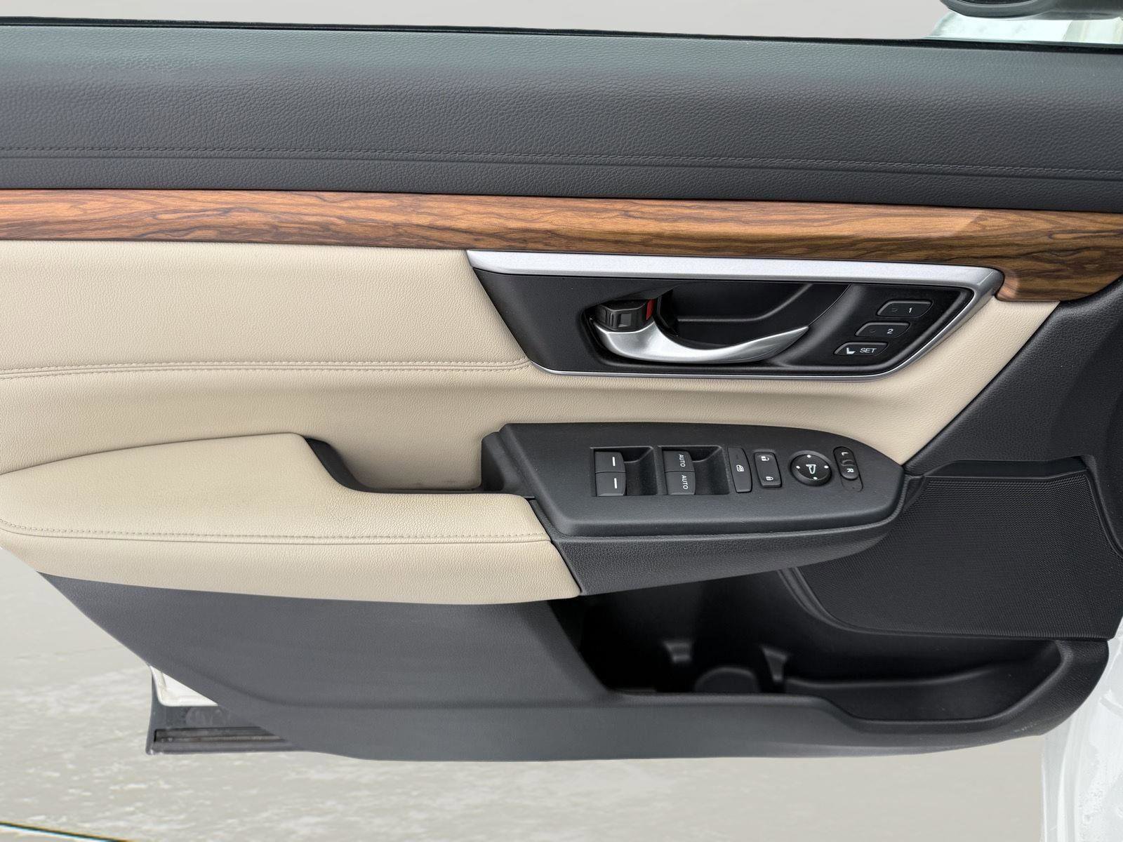 Used 2017 Honda CR-V EX-L image 9