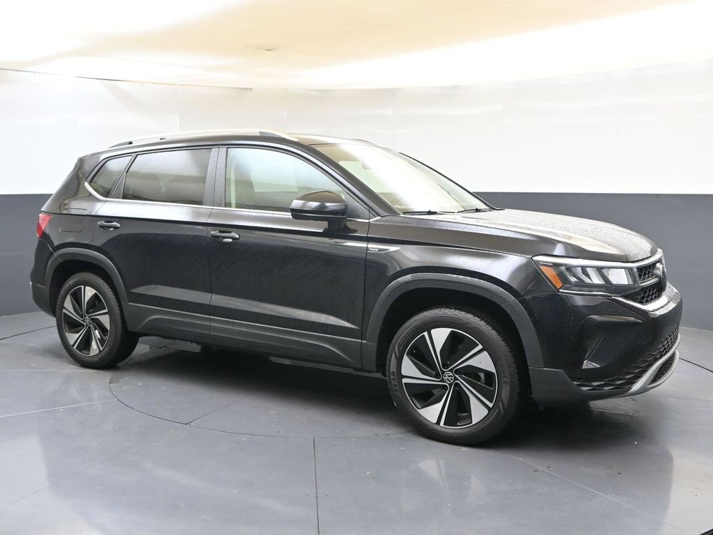 Certified 2024 Volkswagen Taos SE image 7