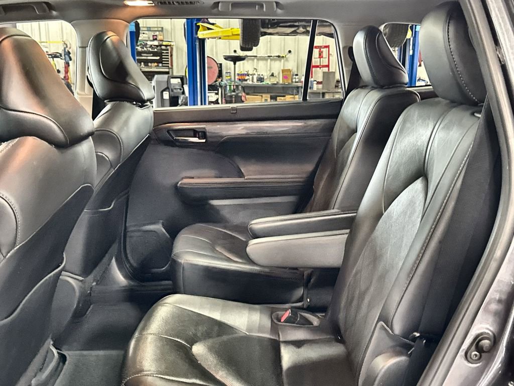 Used 2021 Toyota Highlander Platinum AWD/4WD image 25