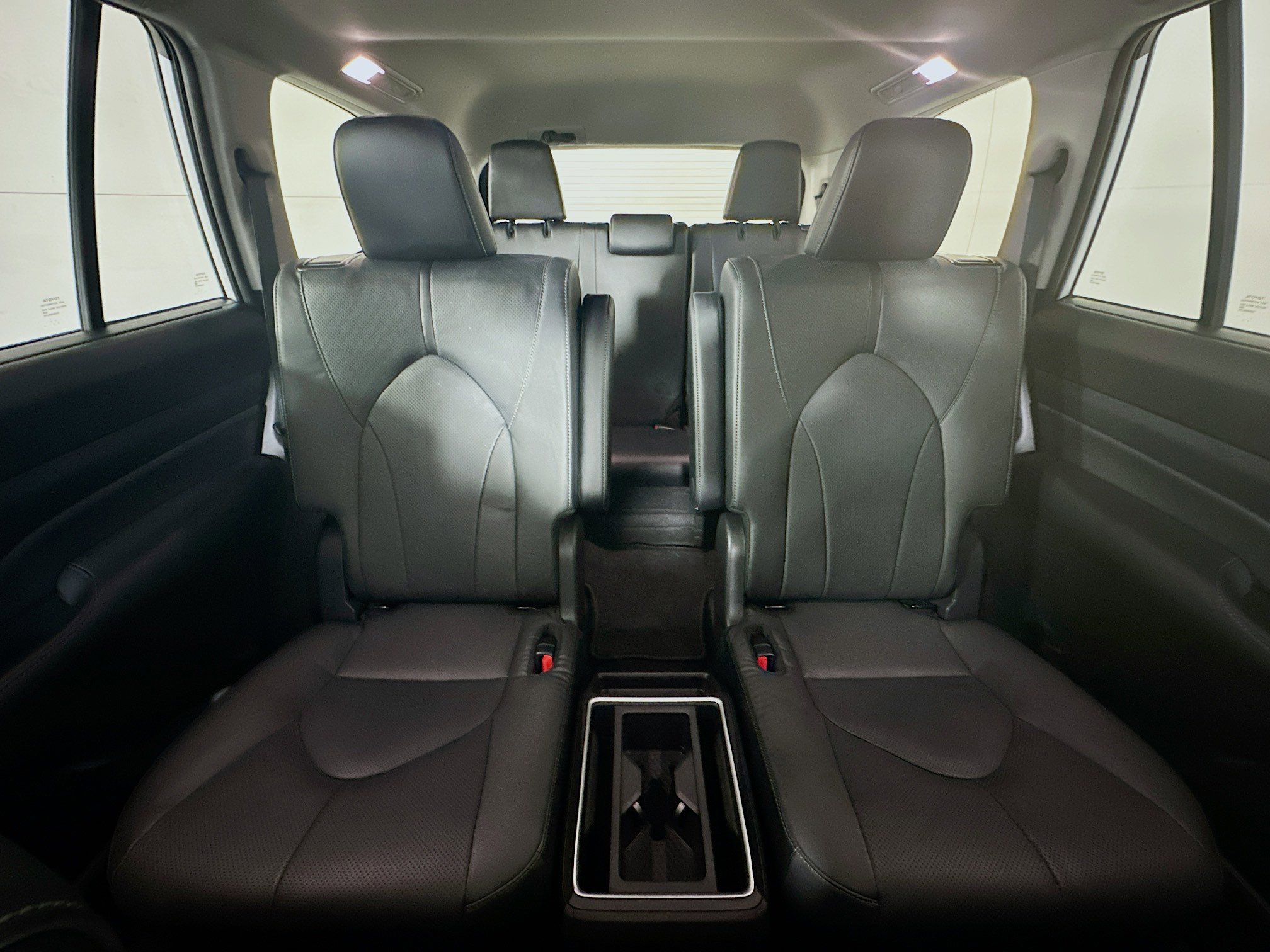 Used 2025 Toyota Grand Highlander AWD image 30