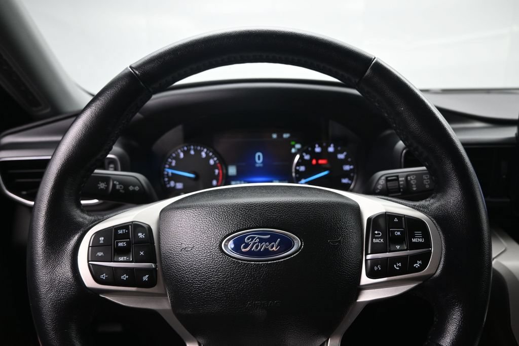 Used 2023 Ford Explorer XLT w/ Equipment Group 202A AWD/4WD image 12
