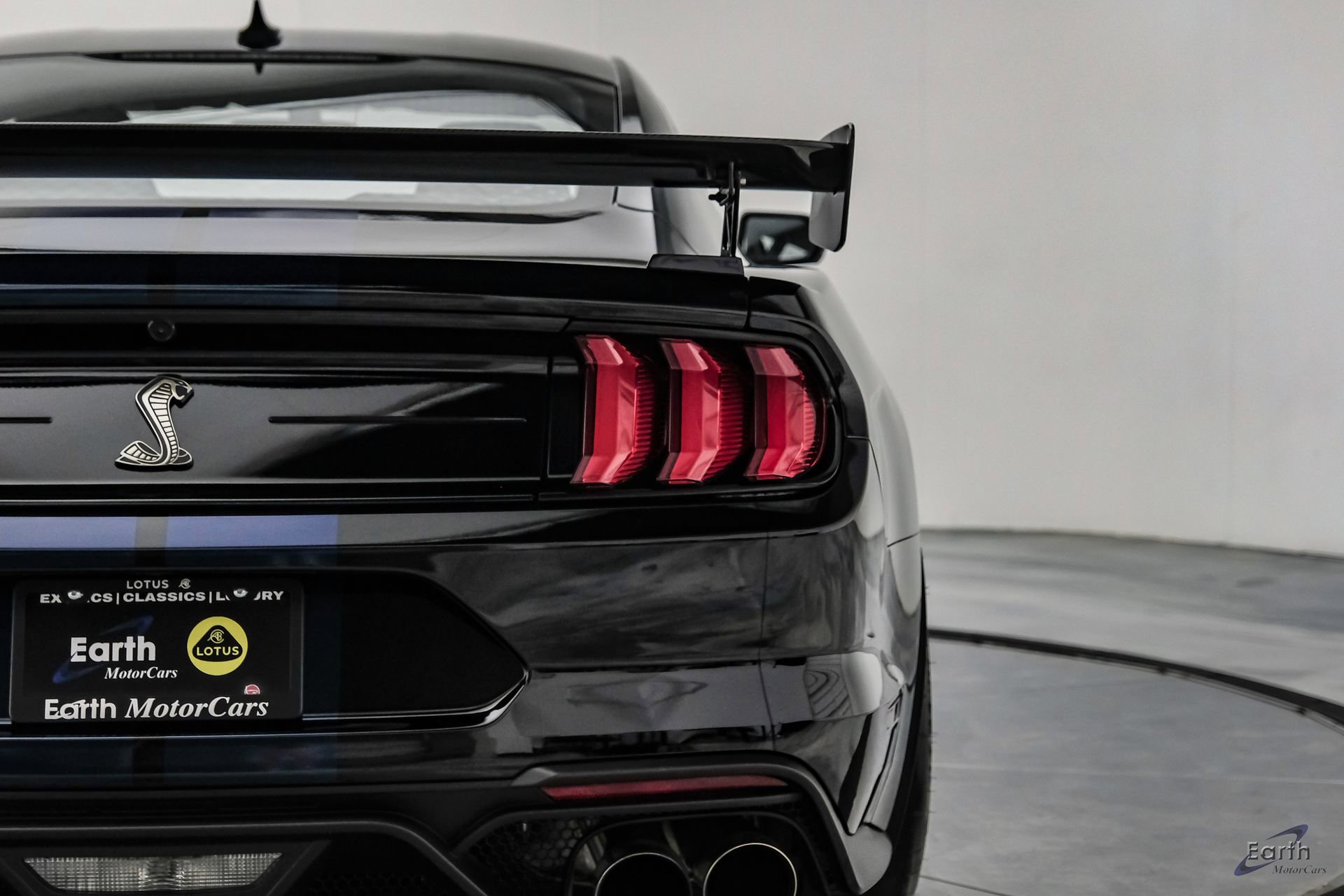 Used 2021 Ford Mustang Shelby GT500 w/ Carbon Fiber Track Pack RWD image 14