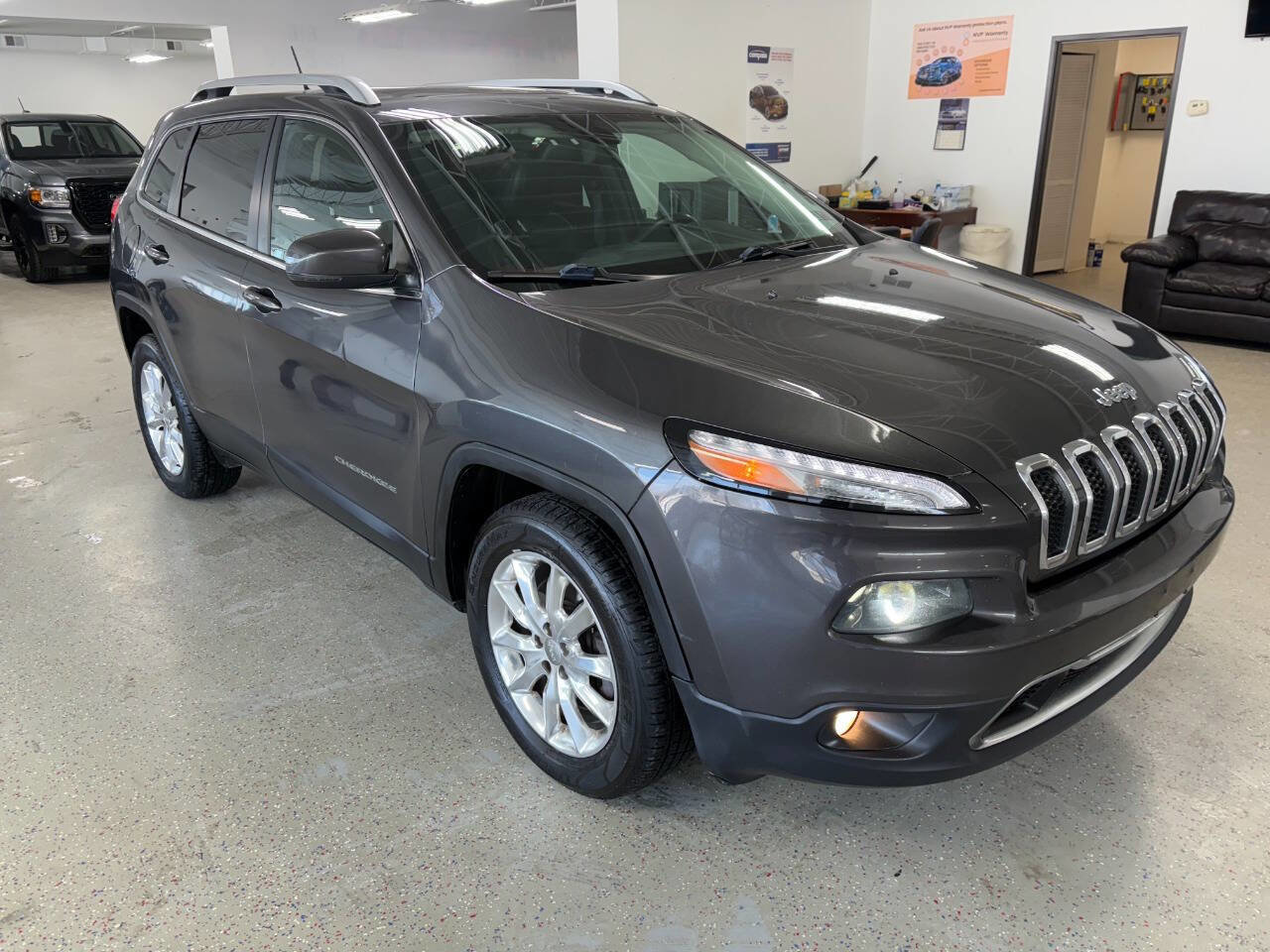 Used 2015 Jeep Cherokee Limited w/ Luxury Group image 1