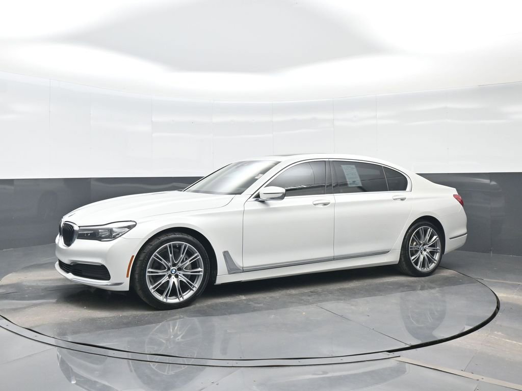 Used 2019 BMW 740i w/ Executive Package RWD image 2