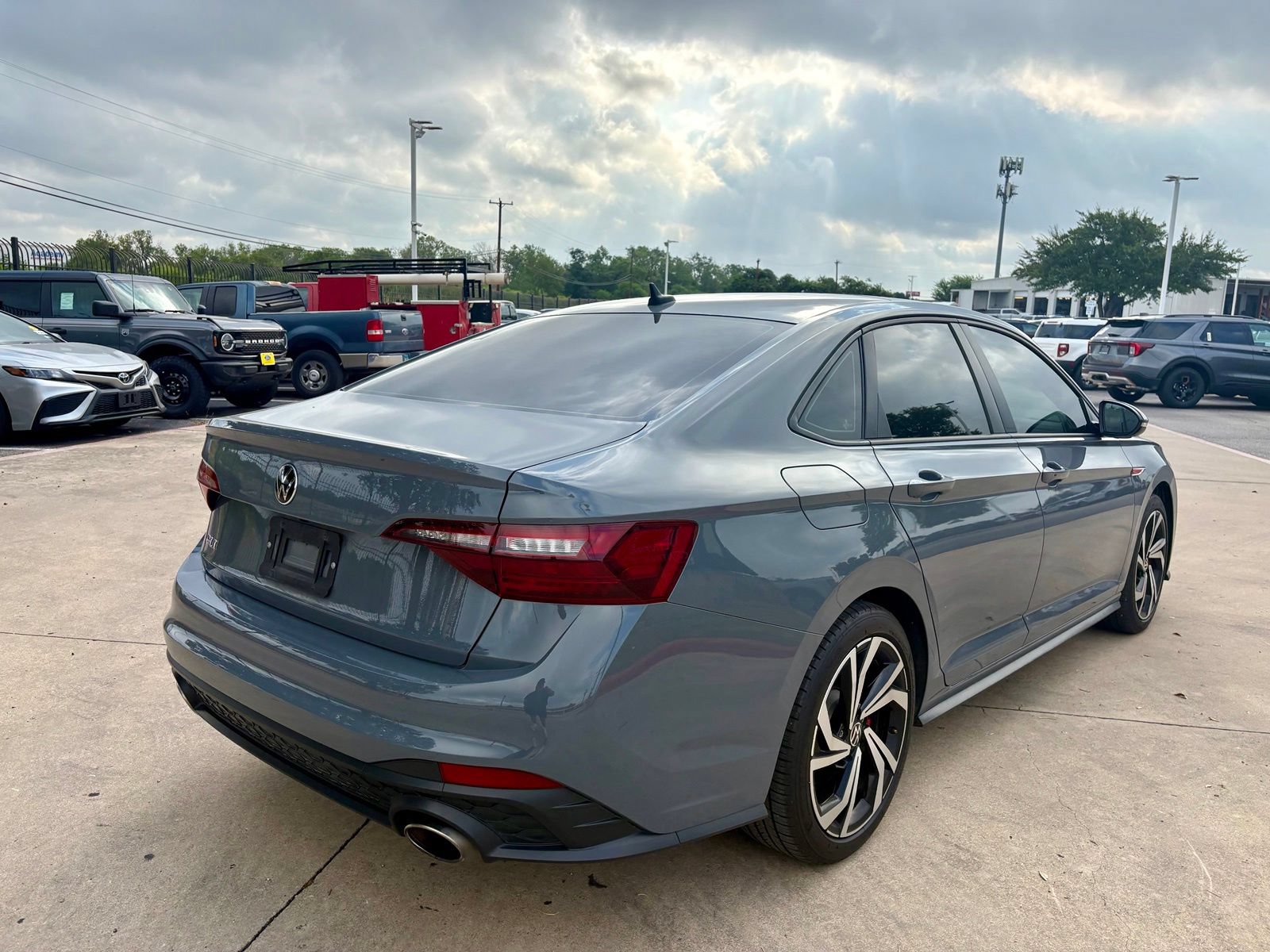 Used 2023 Volkswagen Jetta GLI Autobahn FWD image 3
