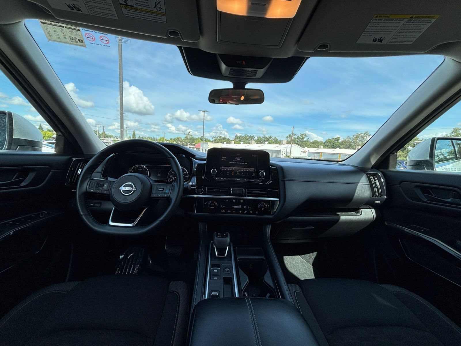 Used 2025 Nissan Pathfinder SV FWD image 36