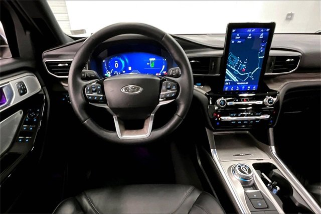 Used 2024 Ford Explorer Platinum w/ Technology Package image 5