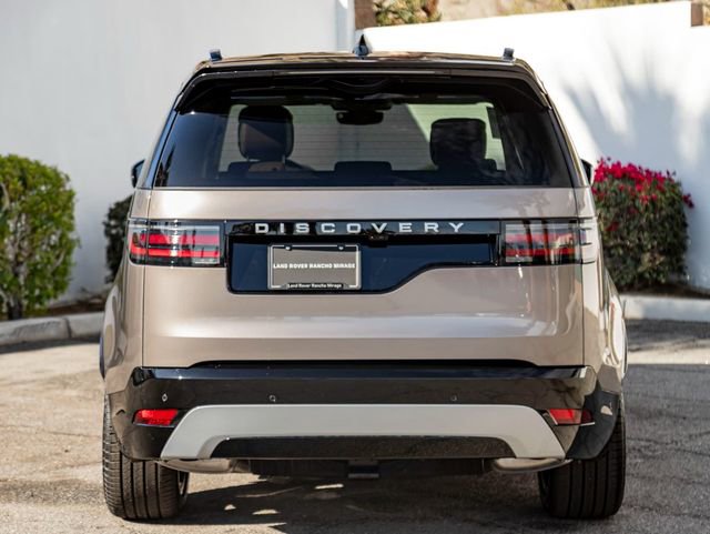 New 2025 Land Rover Discovery Metropolitan Edition AWD/4WD image 8