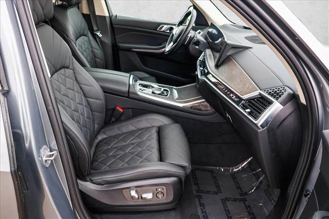 Used 2024 BMW X7 xDrive40i image 29