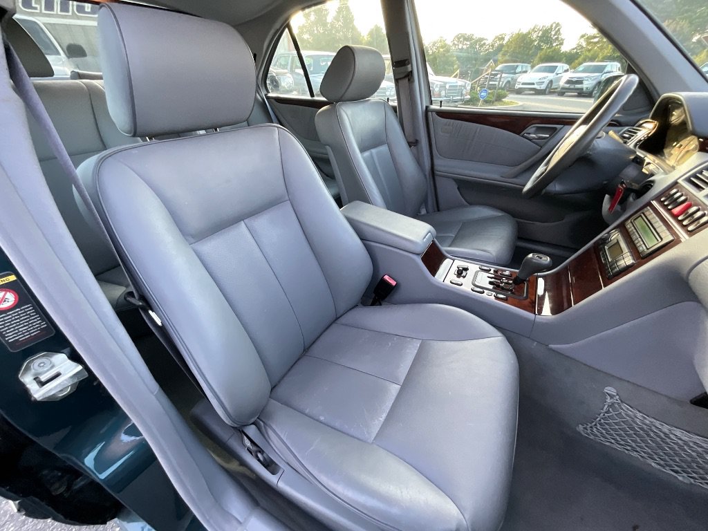 Used 2000 Mercedes-Benz E 430 Sedan image 28