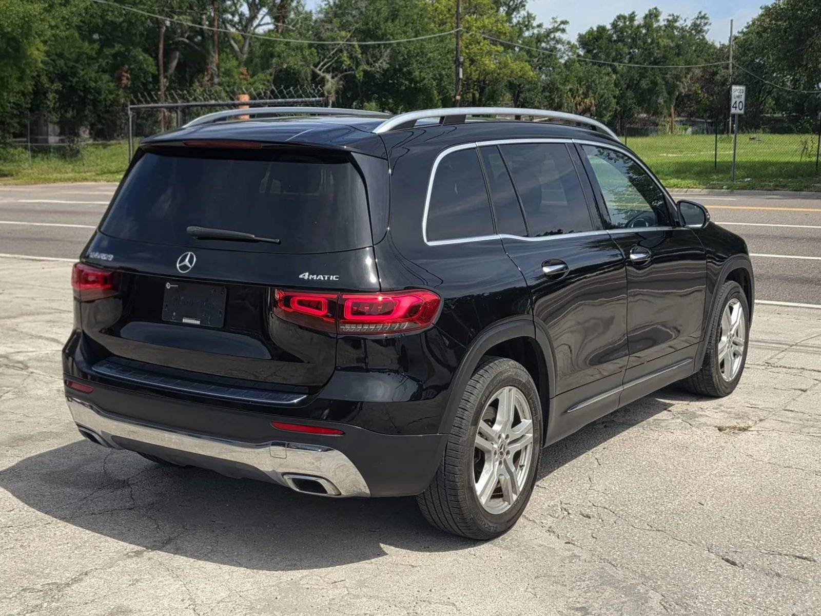Used 2020 Mercedes-Benz GLB 250 4MATIC w/ Premium Package image 8