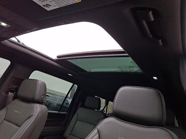 Used 2022 GMC Yukon XL Denali w/ Advanced Technology Package image 16