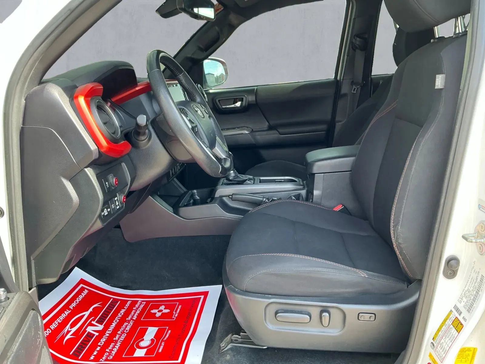 Used 2020 Toyota Tacoma TRD Sport image 12