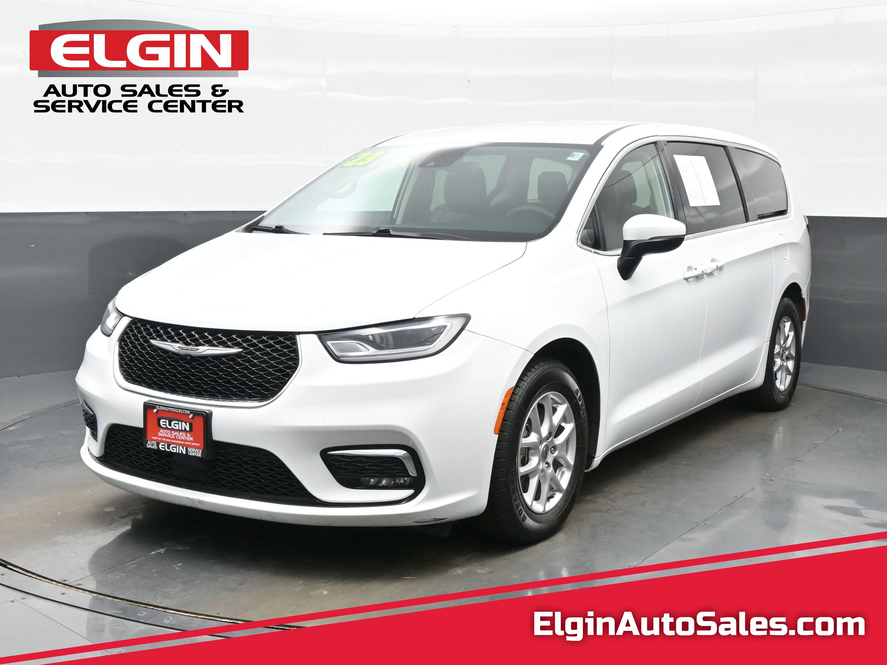 Used 2023 Chrysler Pacifica Touring-L image 1