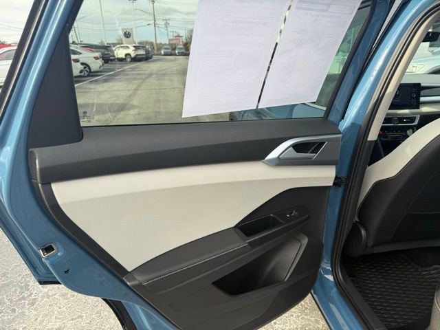 Certified 2025 Volkswagen Taos SE w/ Panoramic Sunroof Package image 15