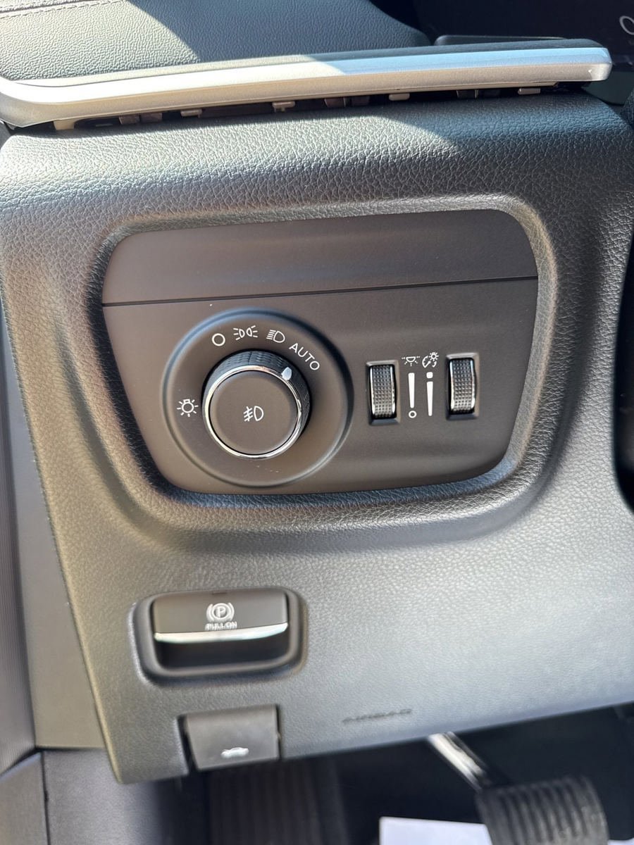 New 2026 Jeep Grand Cherokee L Limited AWD/4WD image 15