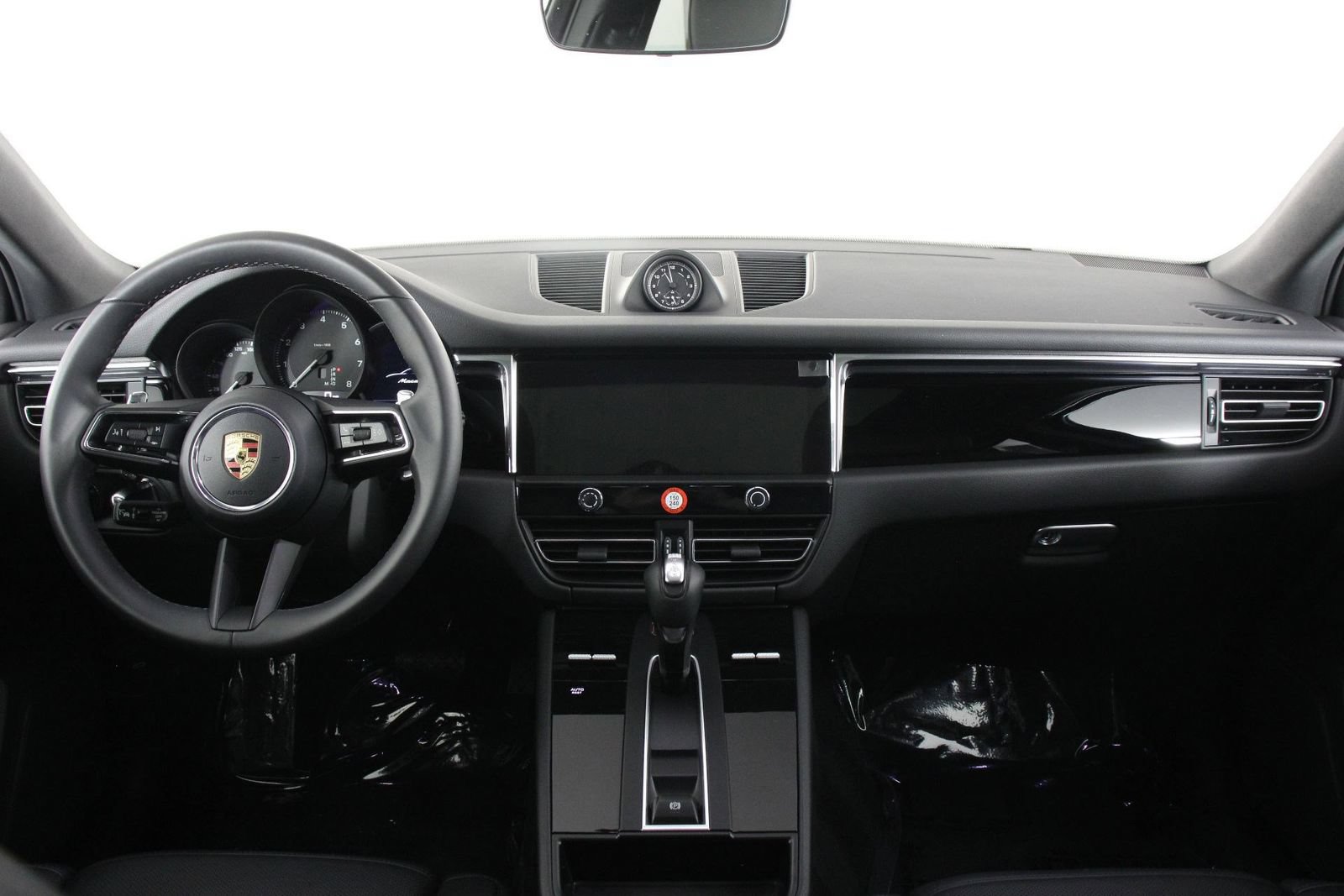 Certified 2026 Porsche Macan AWD/4WD image 11