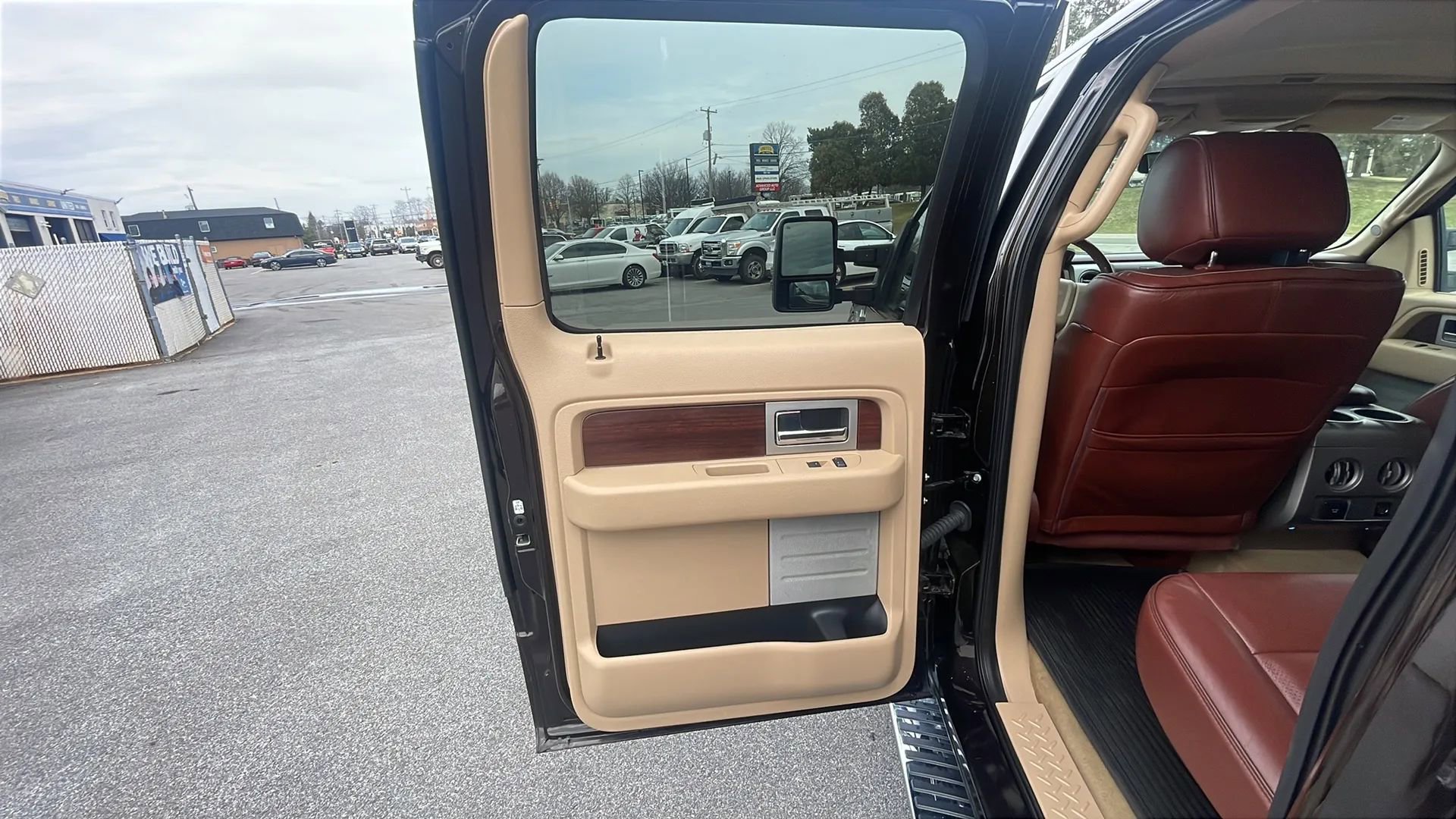 Used 2014 Ford F150 King Ranch w/ King Ranch Luxury Package image 36
