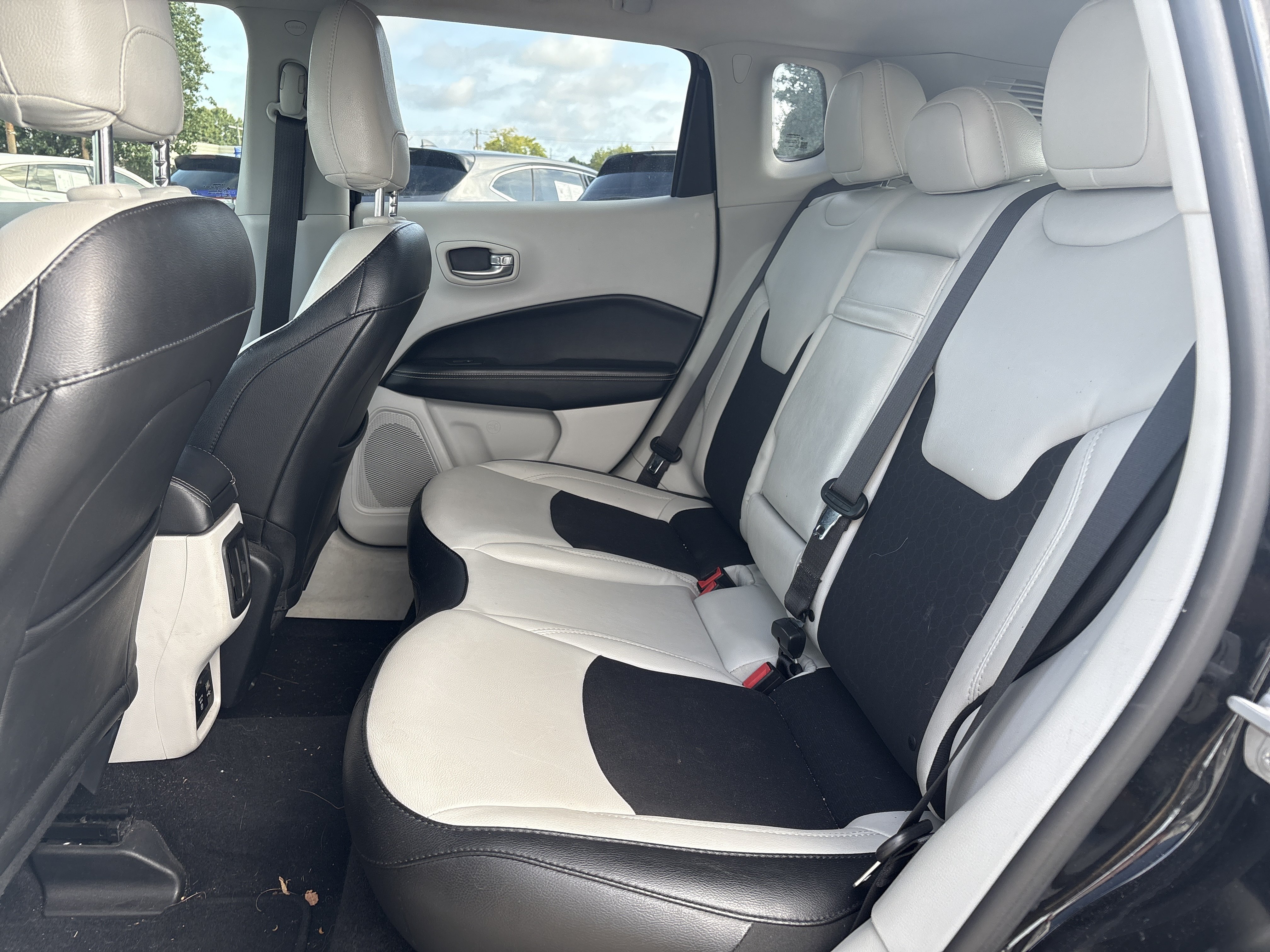 Used 2019 Jeep Compass Latitude w/ Popular Equipment Group FWD image 6