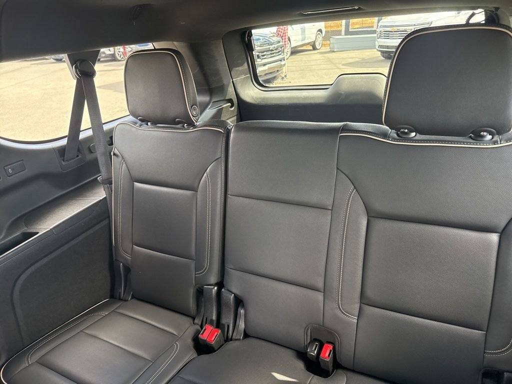 Used 2023 Chevrolet Suburban Premier image 13
