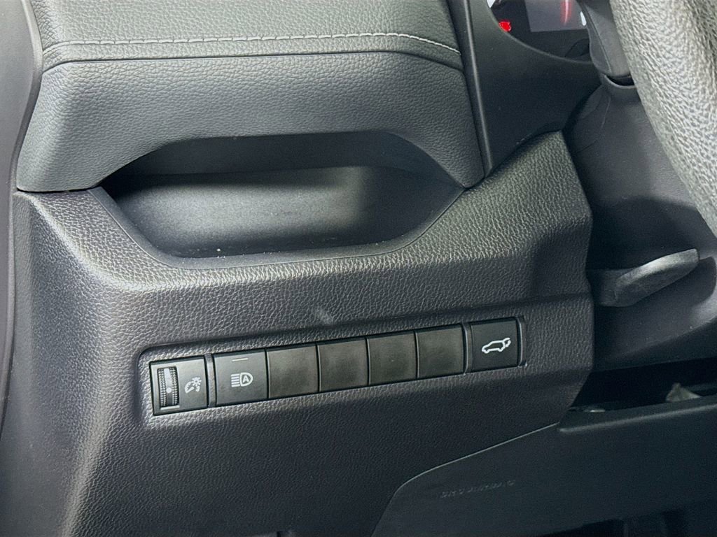 Used 2025 Toyota RAV4 XLE w/ Convenience Package AWD/4WD image 10