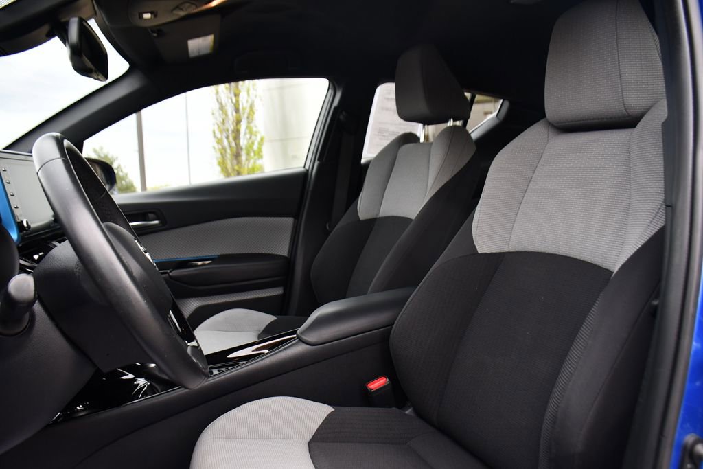 Used 2019 Toyota C-HR XLE FWD image 12