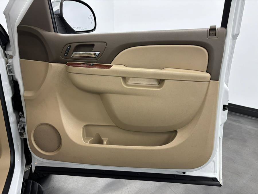 Used 2014 Chevrolet Suburban LTZ image 28