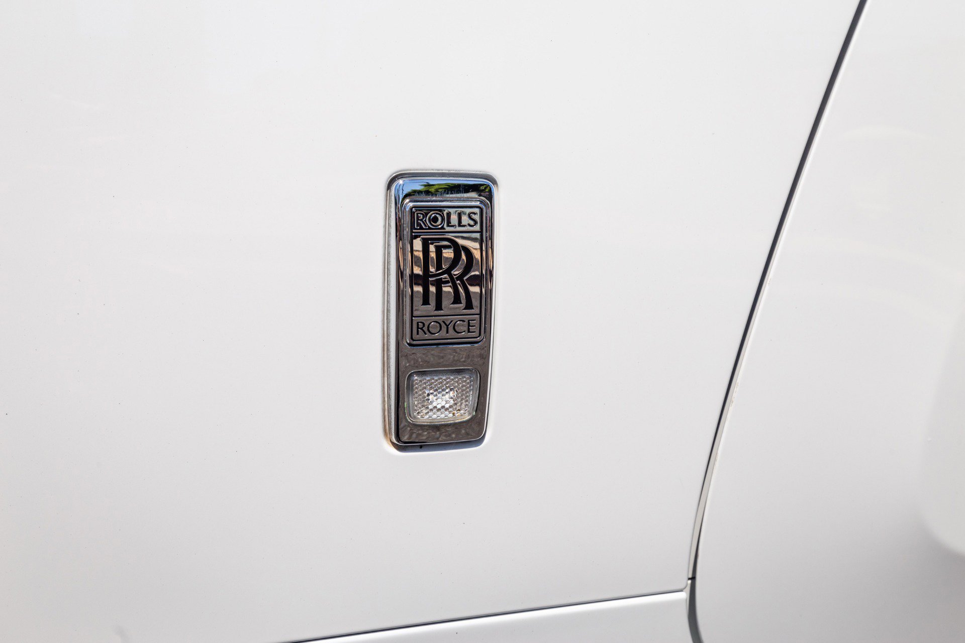 Used 2017 Rolls-Royce Dawn image 28