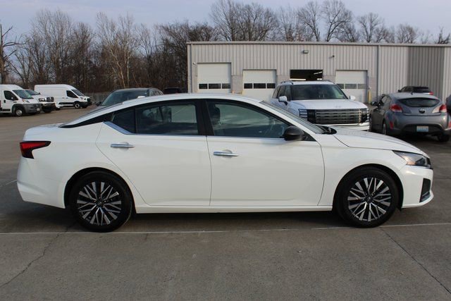 Used 2025 Nissan Altima 2.5 SV image 5