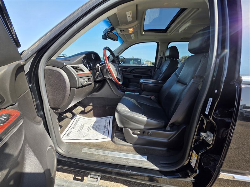 Used 2013 Cadillac Escalade EXT Premium AWD/4WD image 9
