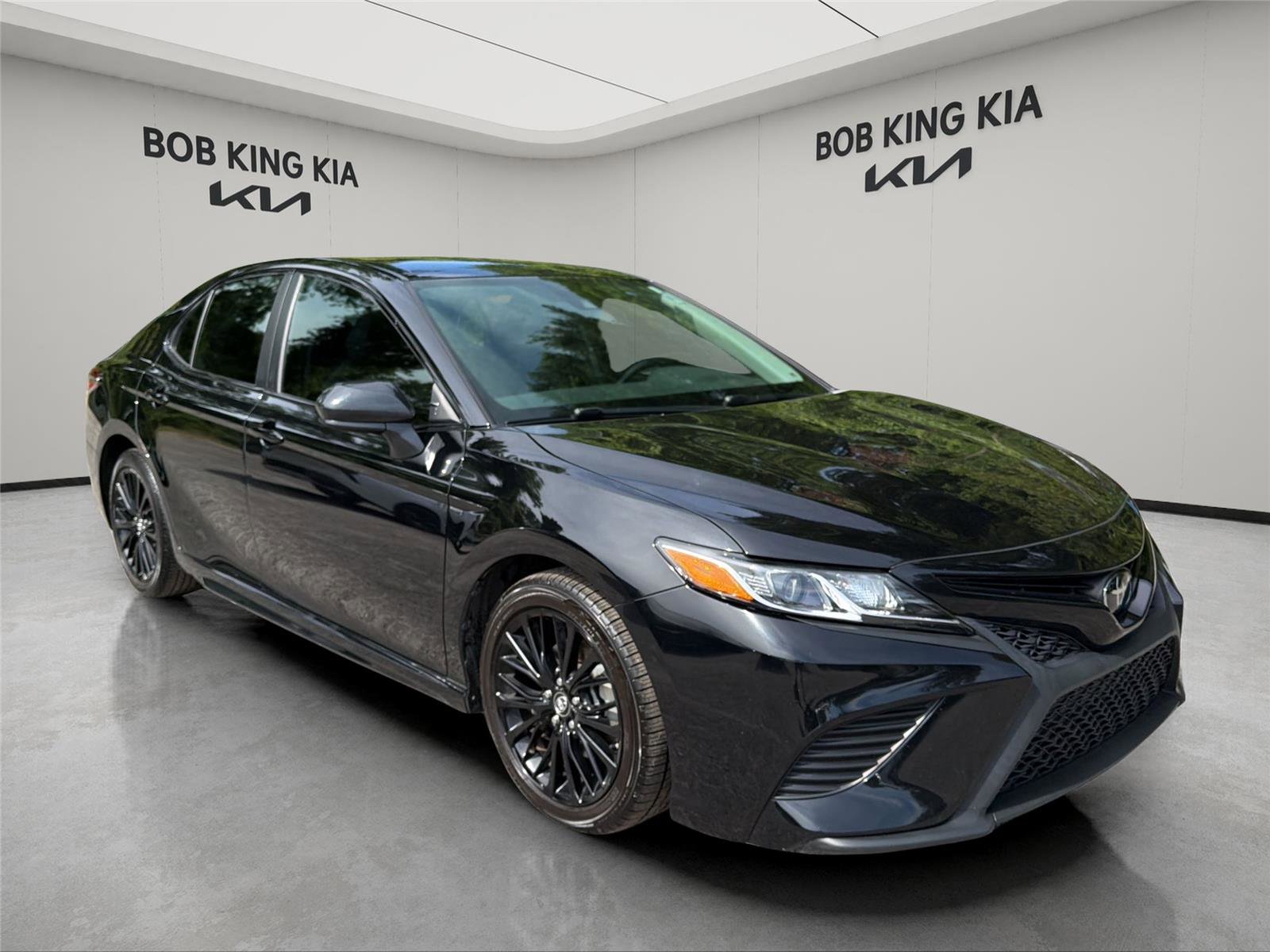 Used 2019 Toyota Camry SE FWD image 7