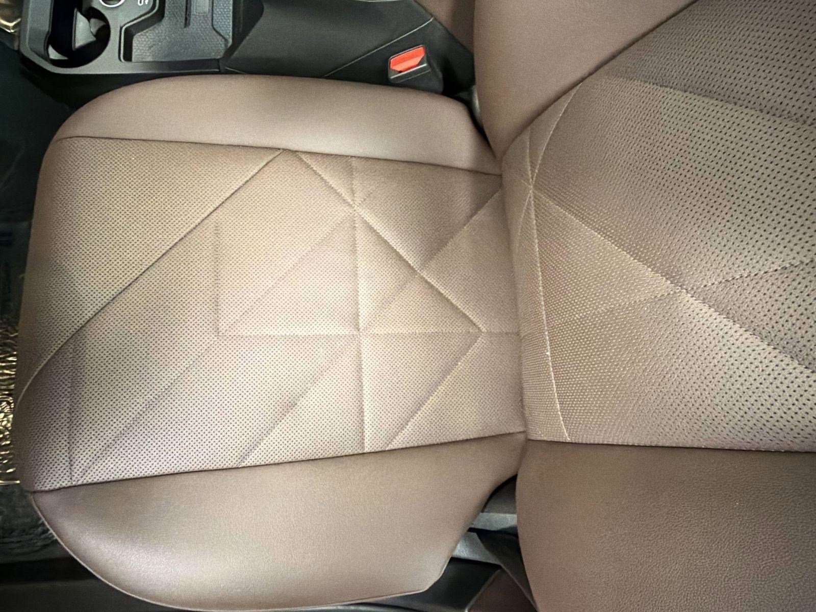 Used 2023 BMW iX xDrive50 w/ Premium Package image 18