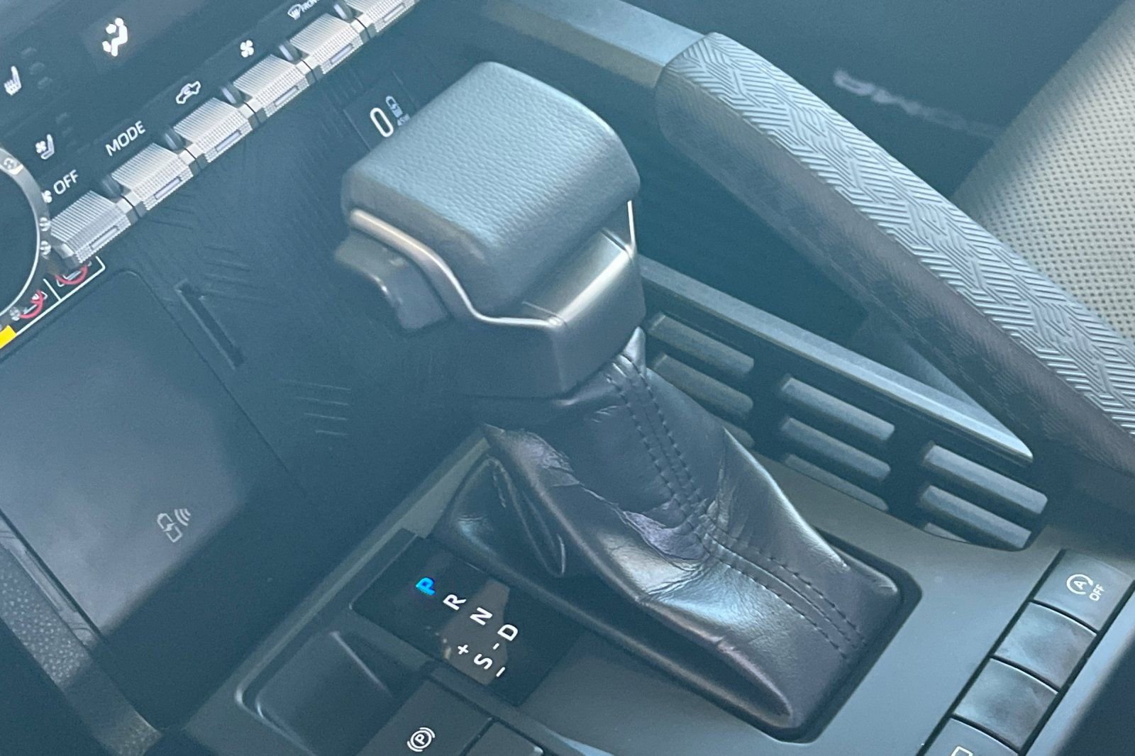 Used 2024 Toyota Tacoma Limited w/ Limited Package (LT) image 17