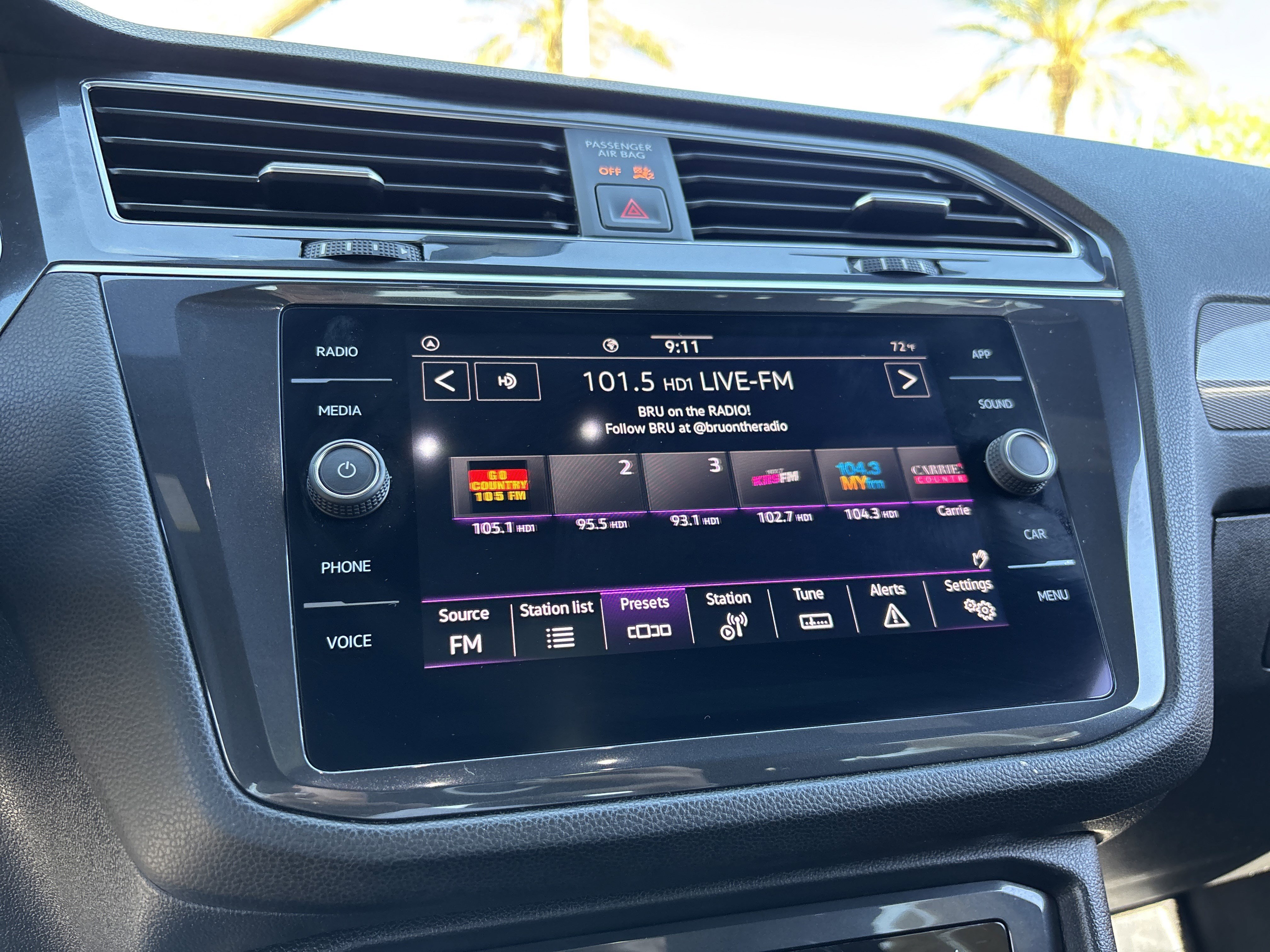 Used 2022 Volkswagen Tiguan SE R-Line image 21