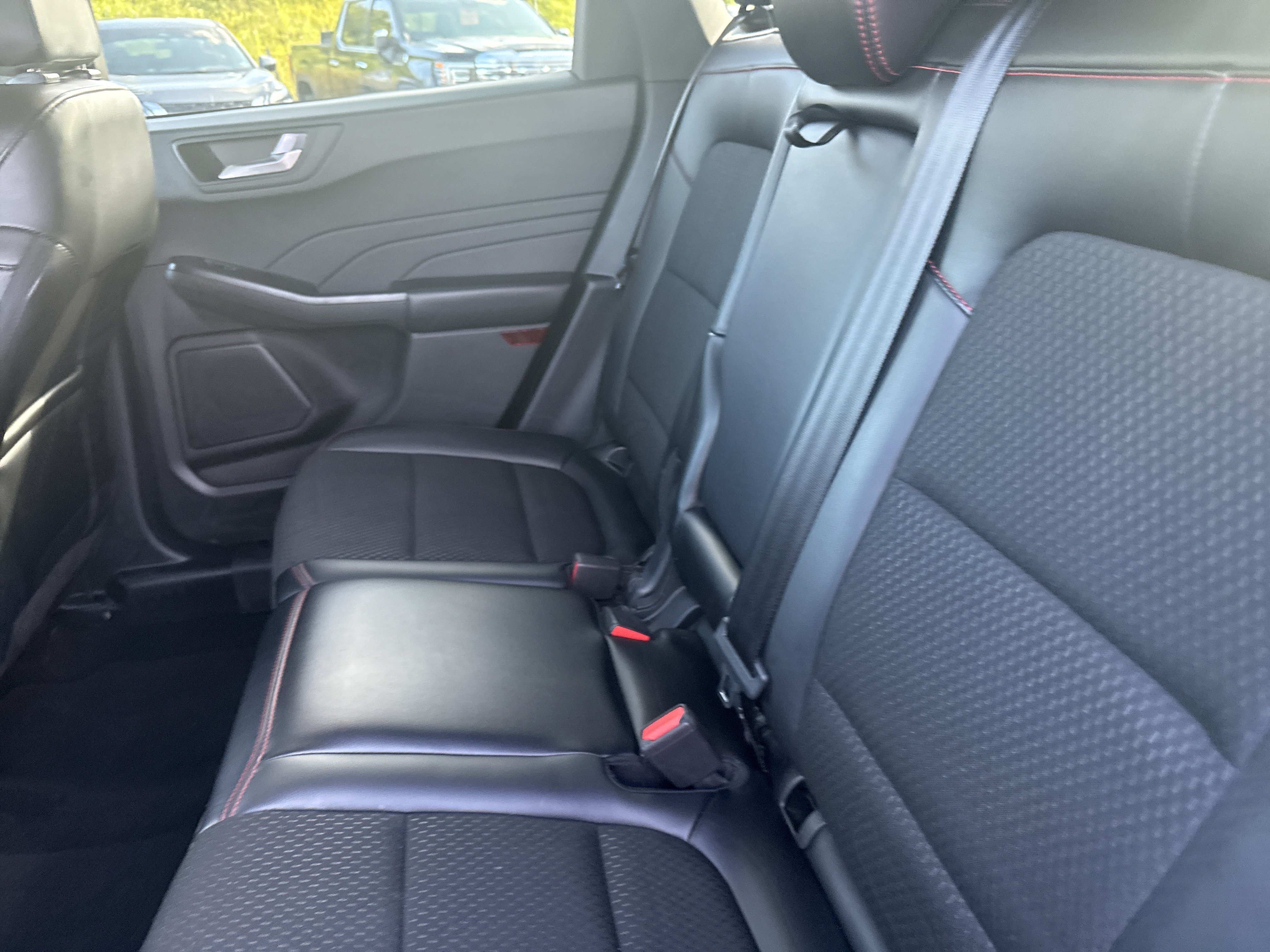 Used 2025 Ford Escape ST-Line Select AWD/4WD image 13