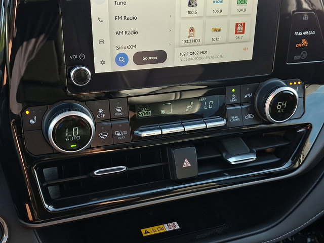 Used 2023 Toyota Highlander XLE image 16