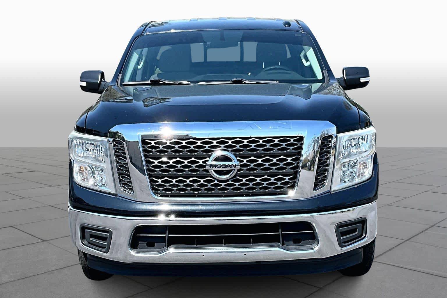 Used 2017 Nissan Titan SV RWD image 4