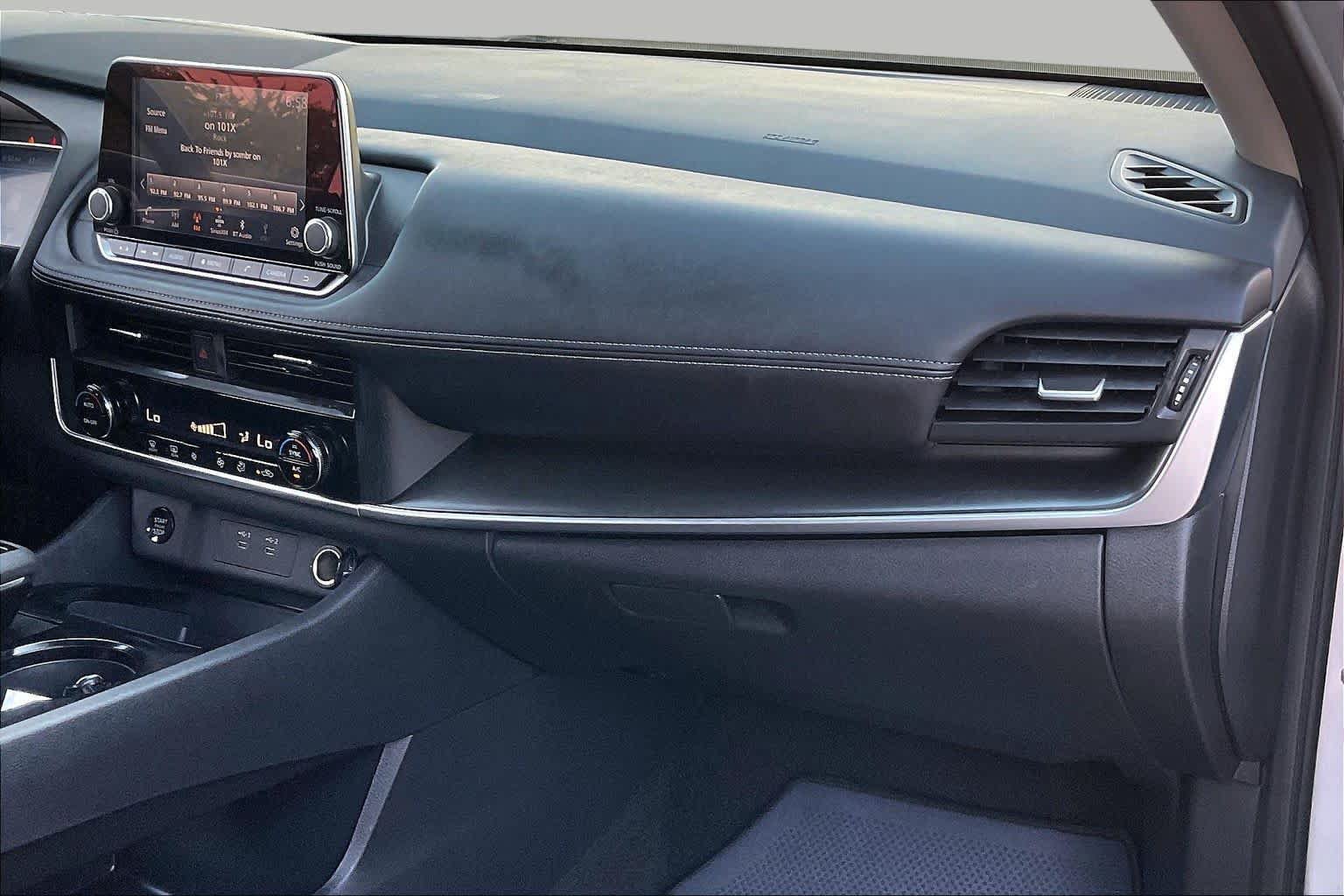 Used 2025 Nissan Rogue SV AWD/4WD image 18