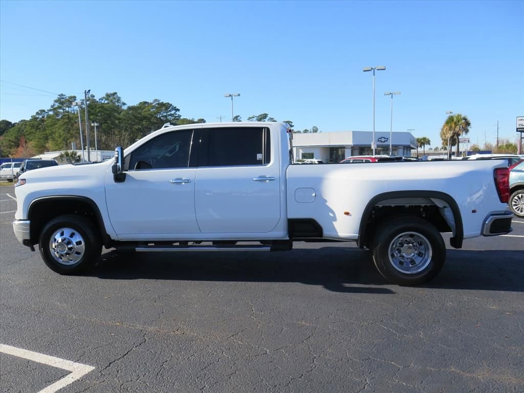 Used 2025 Chevrolet Silverado 3500 LTZ w/ LTZ Plus Package image 6