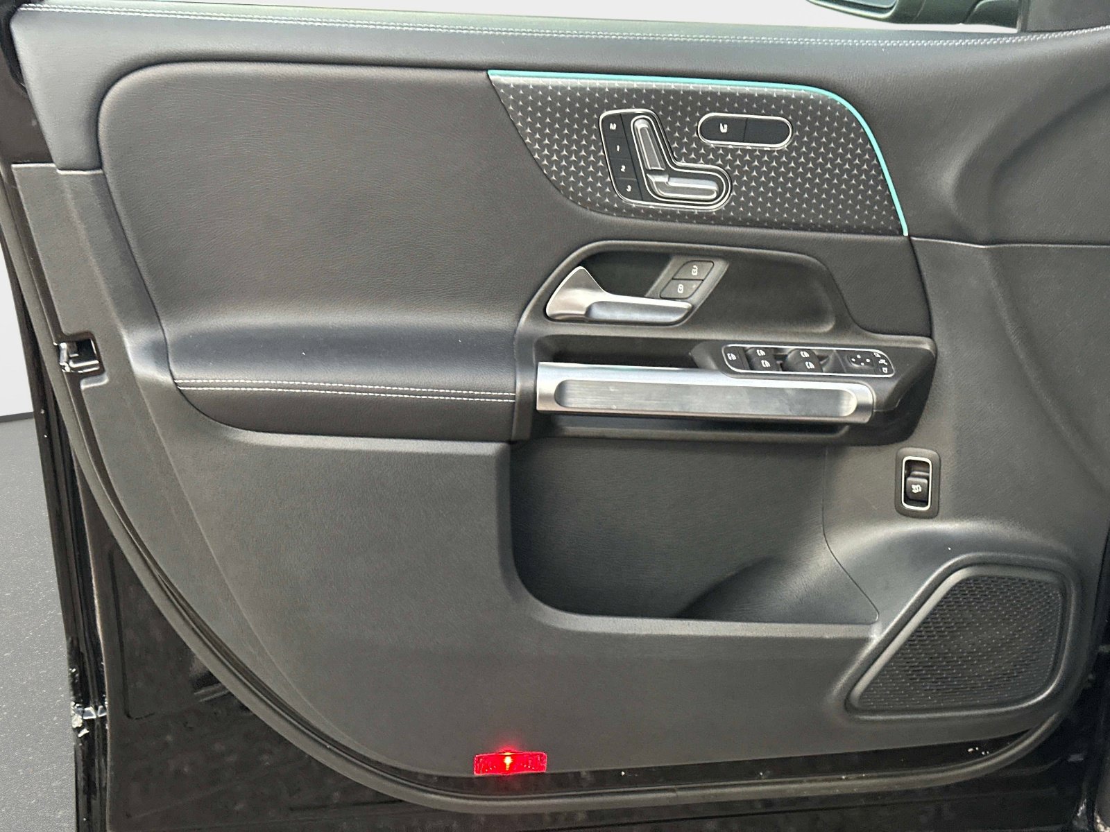 Certified 2025 Mercedes-Benz GLB 250 image 17