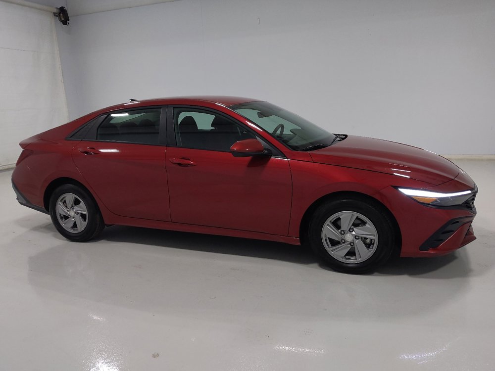 Used 2025 Hyundai Elantra SE FWD image 11