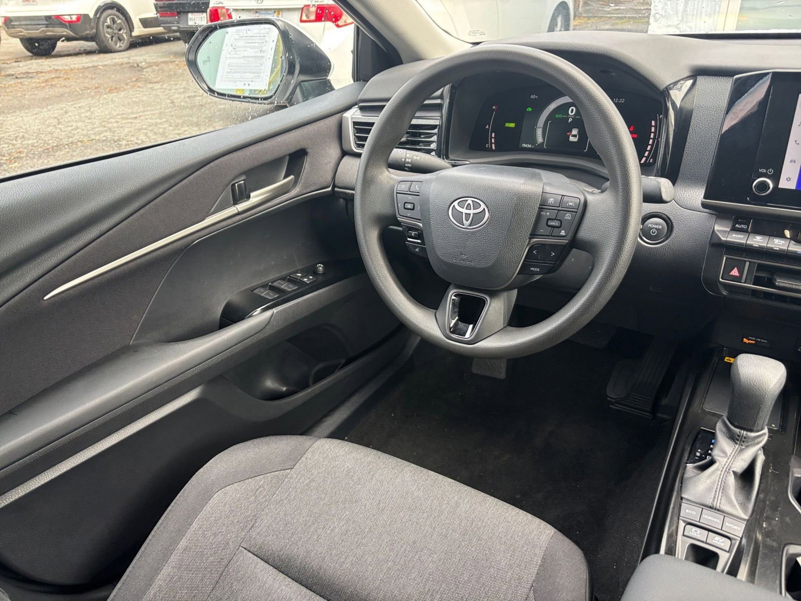 Used 2025 Toyota Camry LE image 30