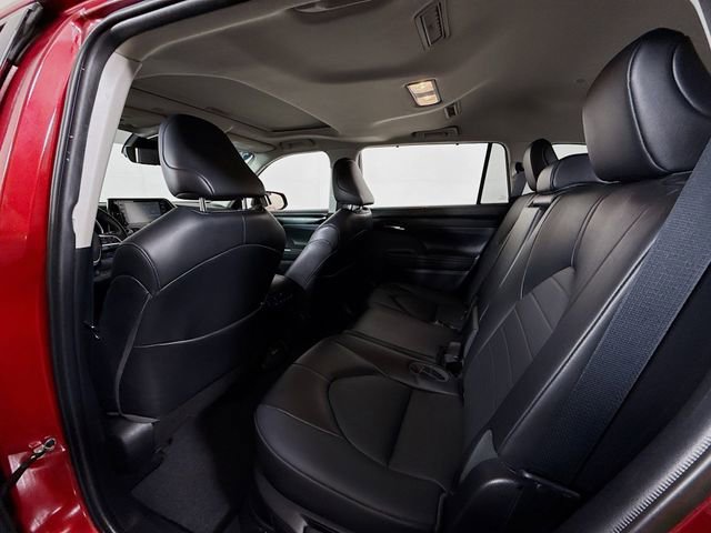 Used 2022 Toyota Highlander XLE image 10