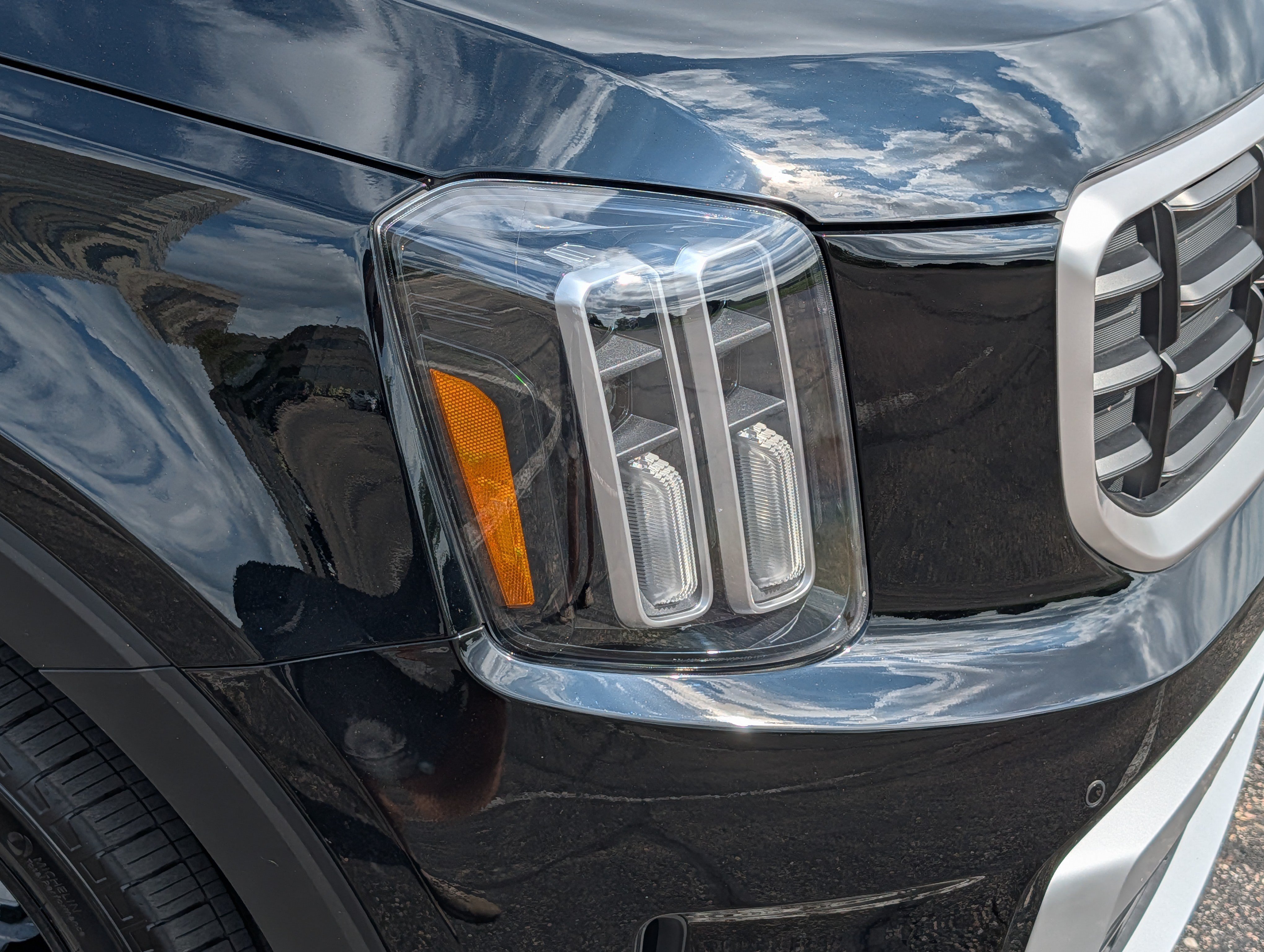 Certified 2025 Kia Telluride SX w/ SX Captain's Chair Package AWD/4WD image 16