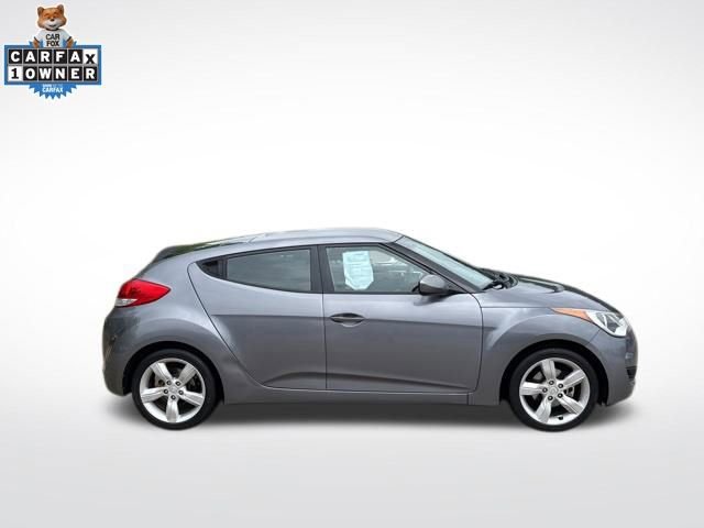 Used 2015 Hyundai Veloster FWD image 2