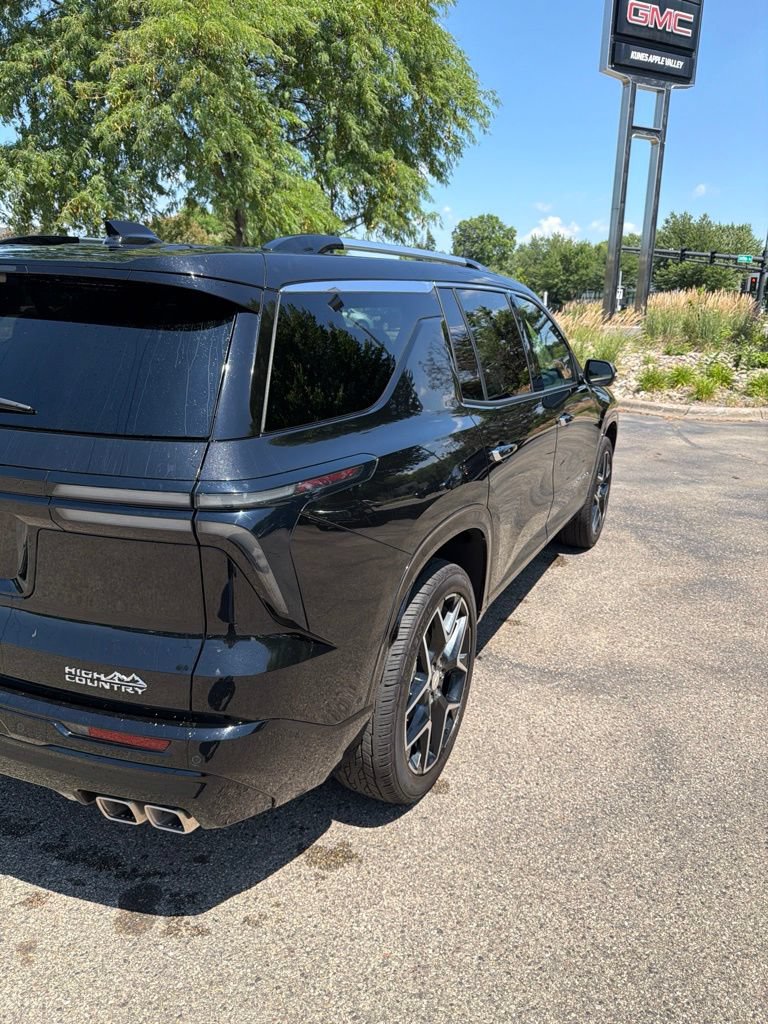 Used 2026 Chevrolet Traverse High Country w/ LPO, Floor Liner Package AWD/4WD image 8