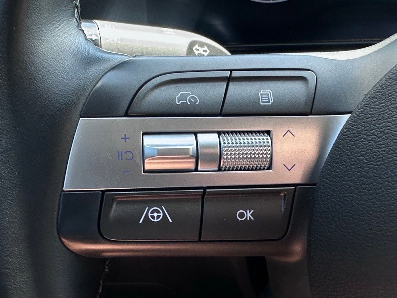 Used 2025 Hyundai Kona SEL FWD image 25