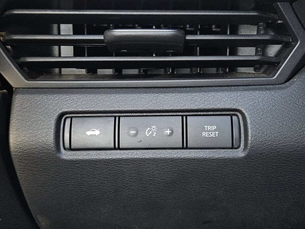 Used 2025 Nissan Altima 2.5 SV FWD image 15
